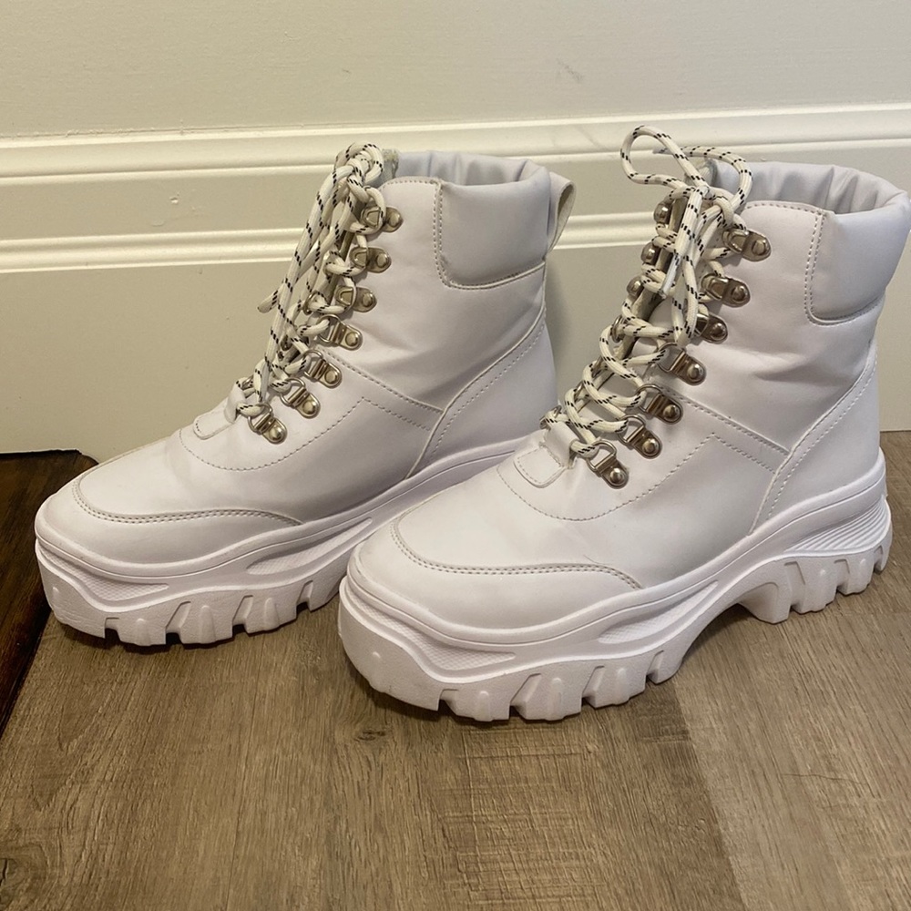 PrettyLittleThing Flatform Lace-up Hiking Boot